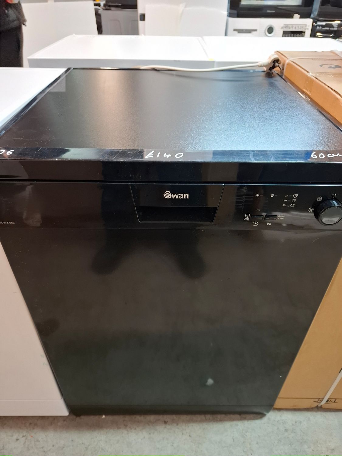 Swan SDW2025B 60cm Freestanding Full Size Dishwasher Black Refurbished
