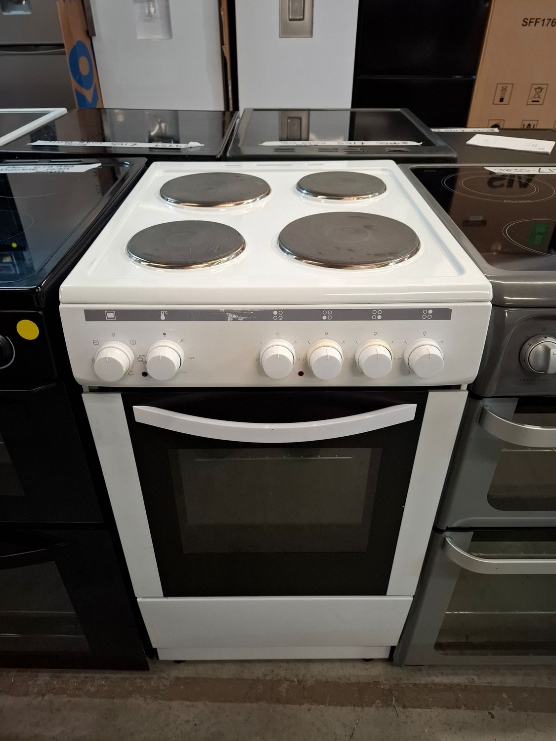 Essentials 50cm Electric Cooker Solid Hob White Refurbished 
