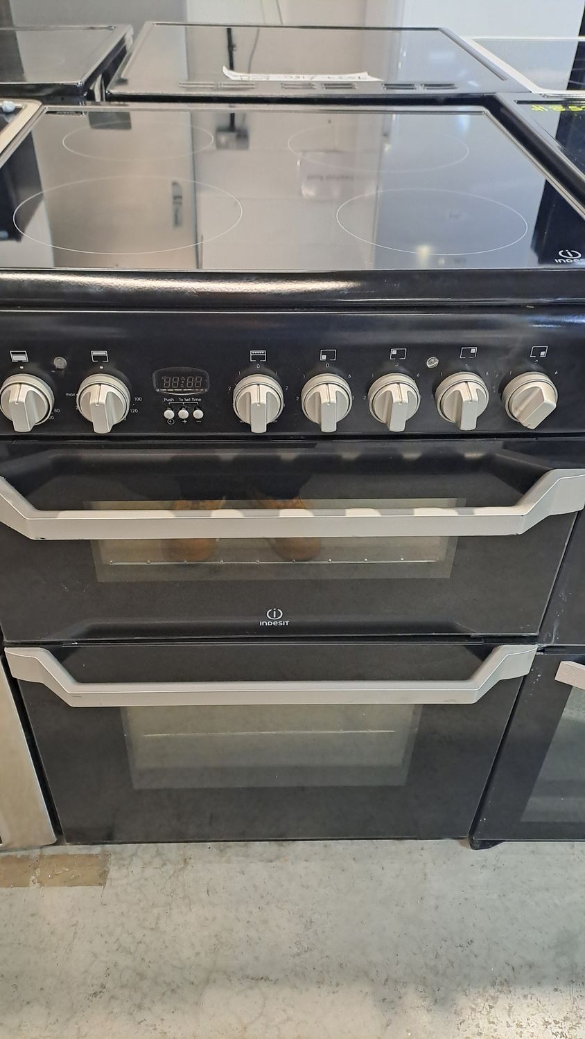 Indesit ID60C2 60cm Electric Cooker Double Oven Black Refurbished