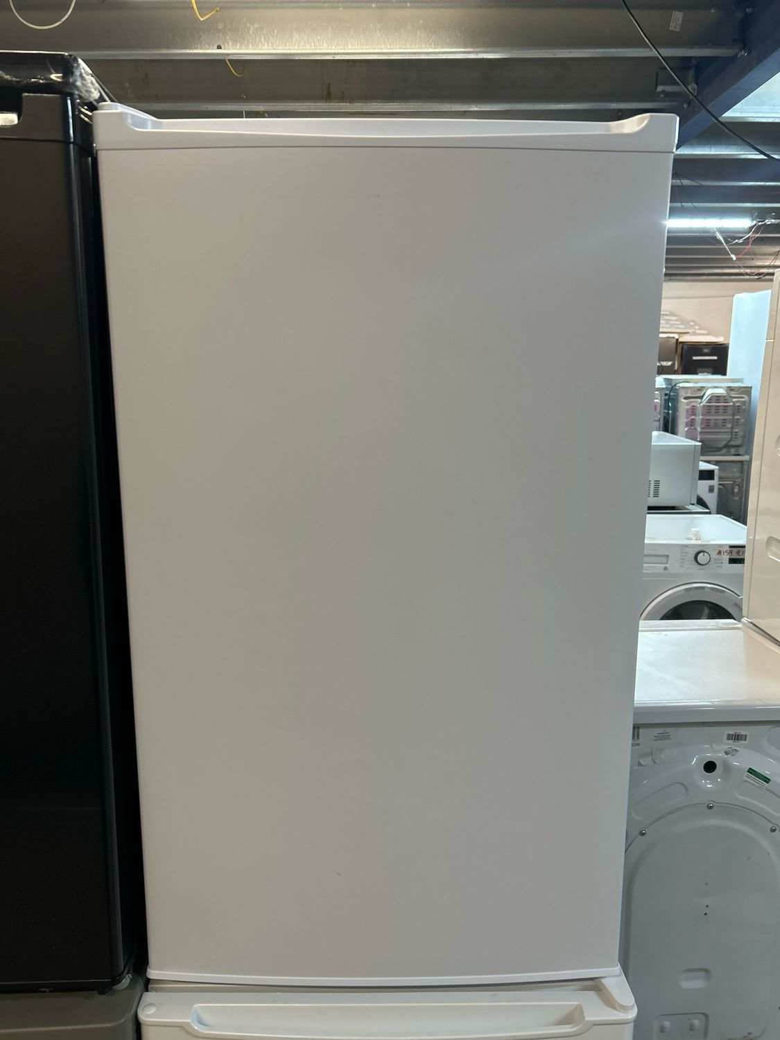 SIA Undercounter Fridge H84cm W47cm White No Veg Drawer