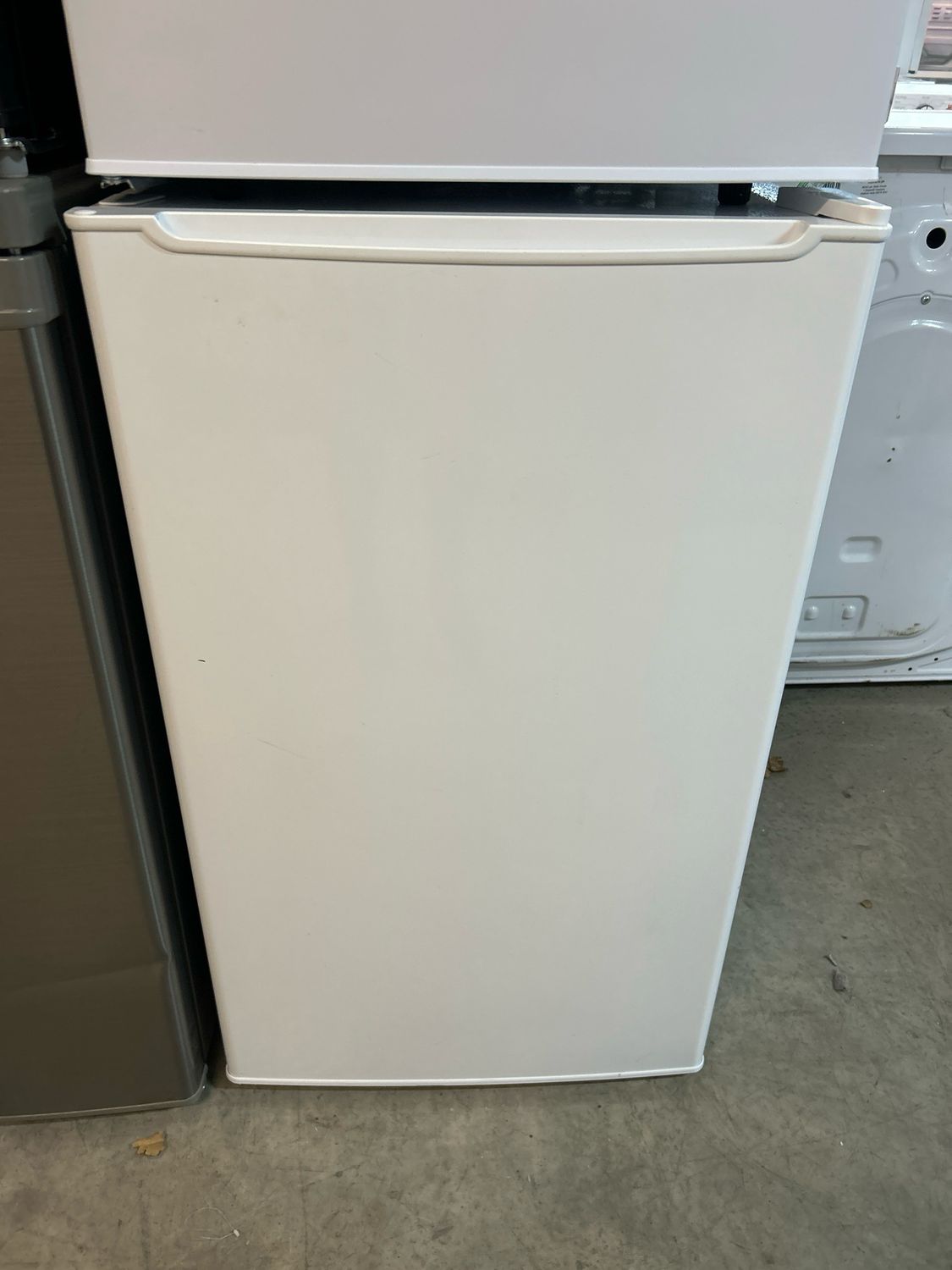 Essentials 48cm Under counter Freezer White