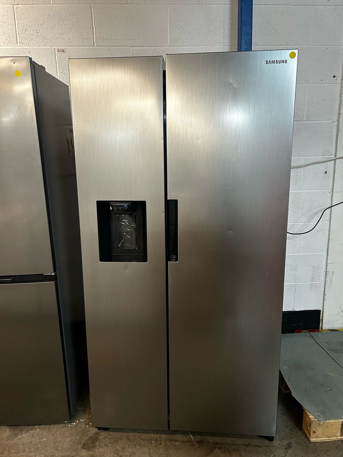 Samsung RS67A8810S9 American Style Fridge Freezer Matte Stainless W90cm H178cm D72cm - Damage - Shown In Pictures