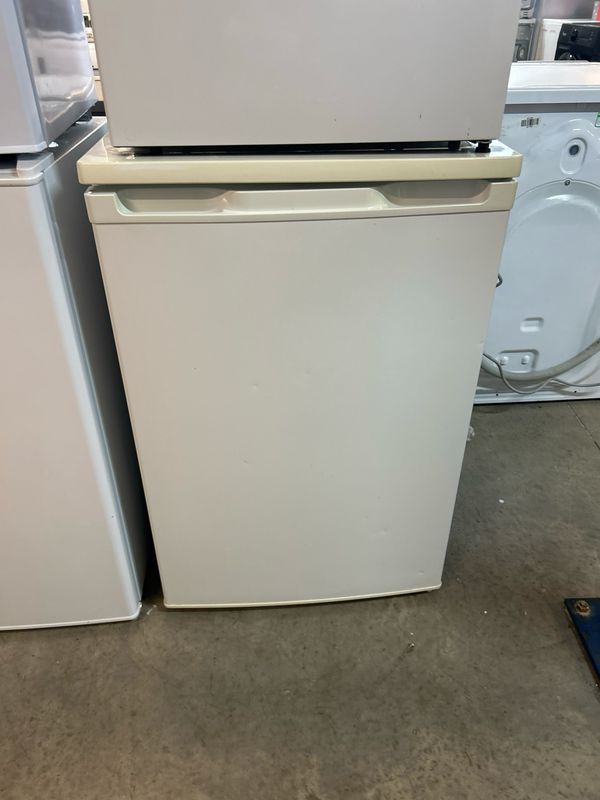 Essentials W55cm Under Counter Fridge With Ice Box