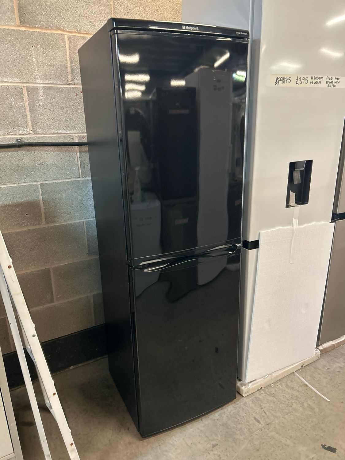 Hotpoint Fridge Freezer H174cm W55cm Black