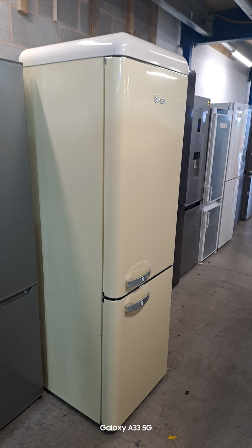 Swan SR11020CN Retro Fridge Freezer Cream H189 W60 D65