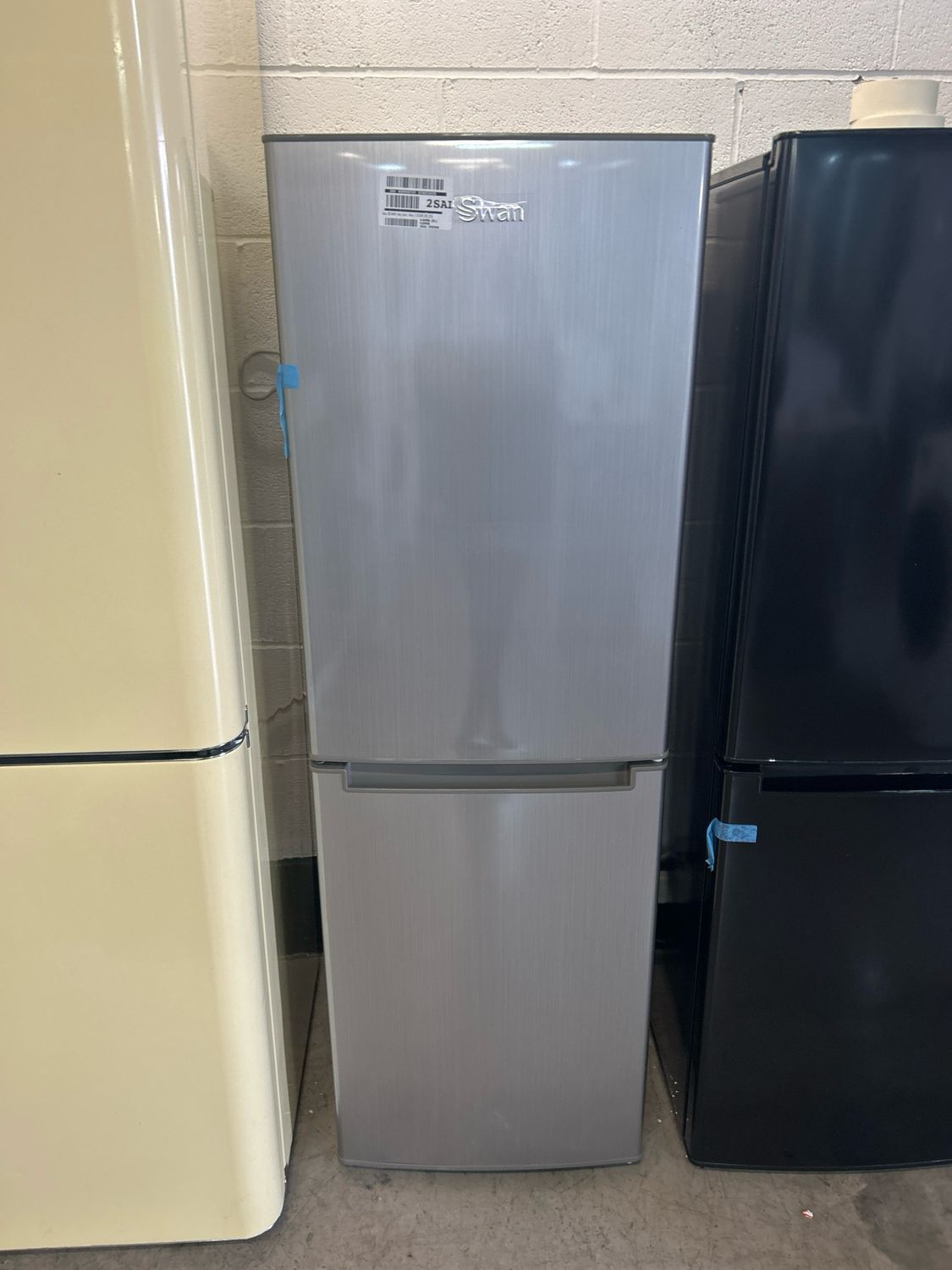 Swan SR15690S Fridge Freezer H144cm W47cm D48cm Silver New Gaded