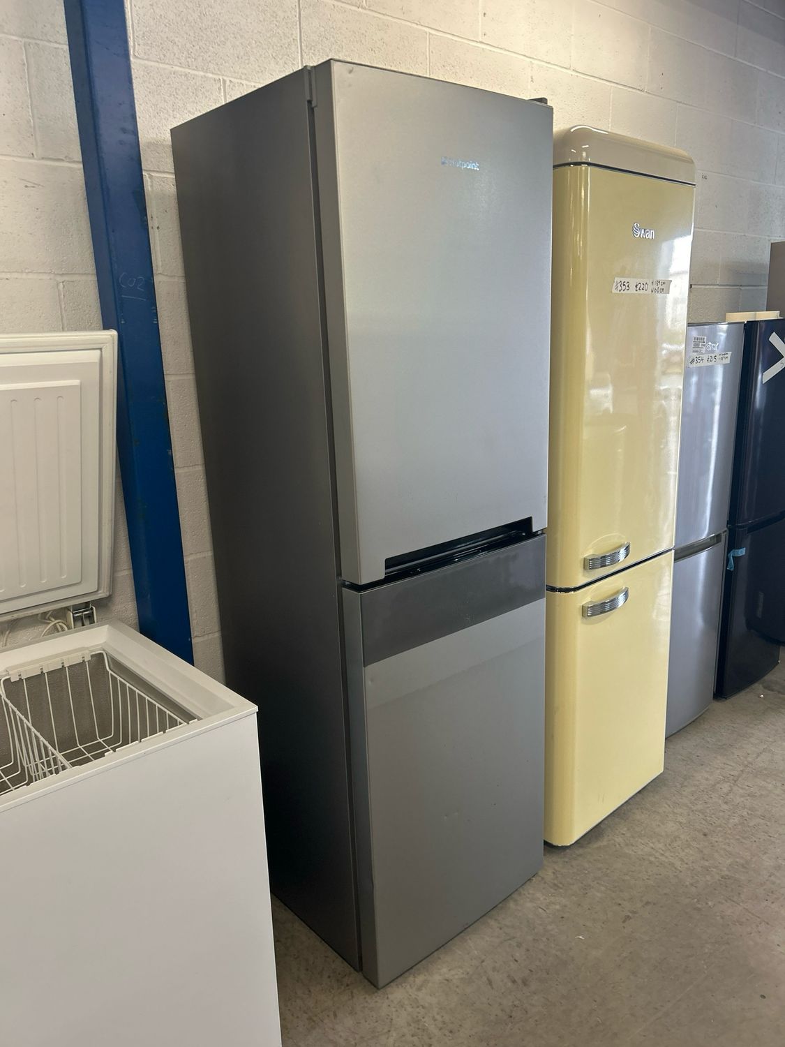 Hotpoint LC85F Frost Free Fridge Freezer H189cm W60cm D68cm Silver