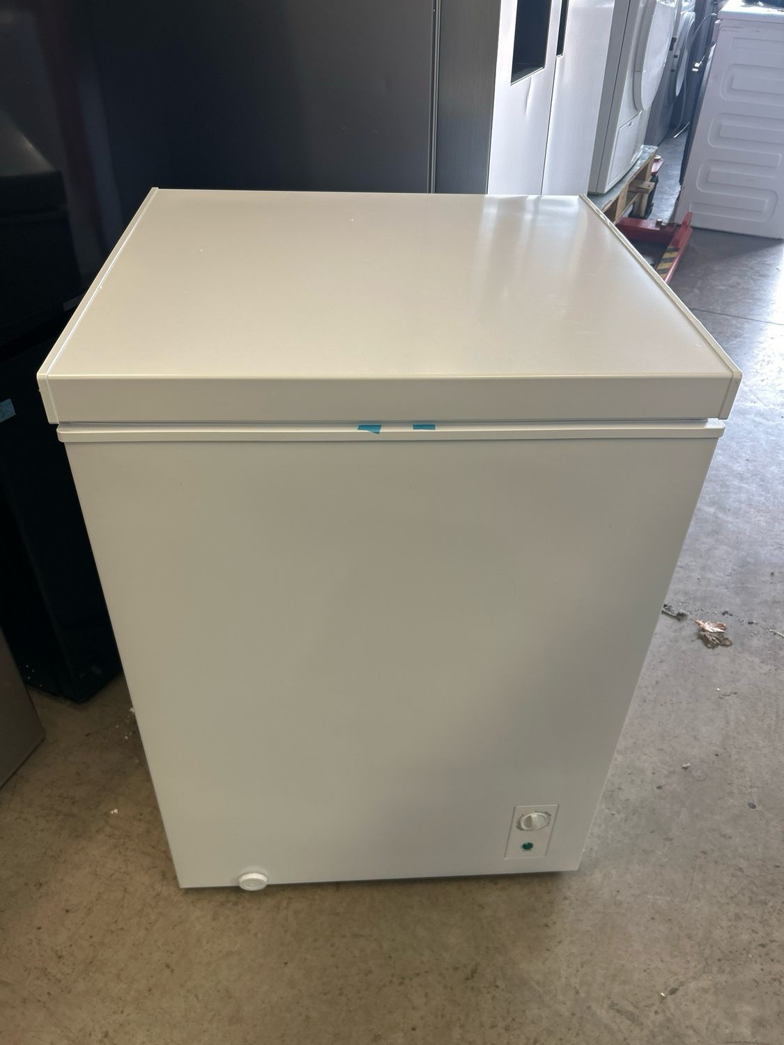 Swan Sr750130W 143L Chest Freezer White H85cm W60cm D56cm