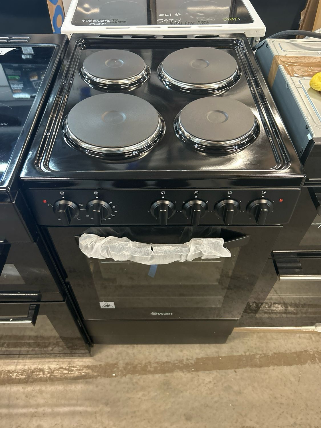 Swan SX16710B 50cm Electric Cooker Black New Graded Cosmetic Damage On Back