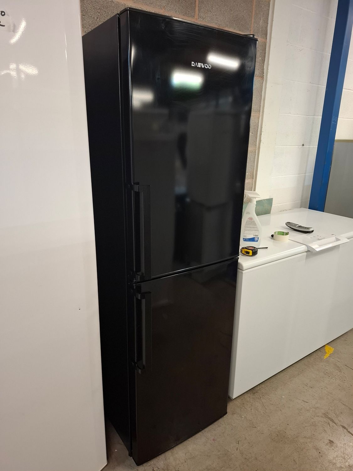 Daewoo RN305NK Fridge Freezer Black W55 H180