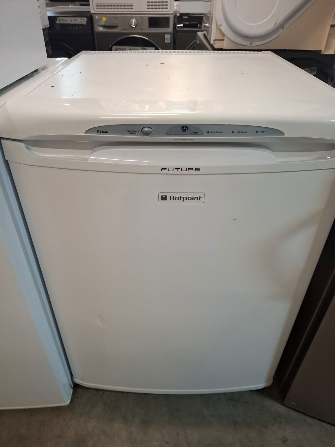 Hotpoint RZA34 60cm Under counter Freezer White