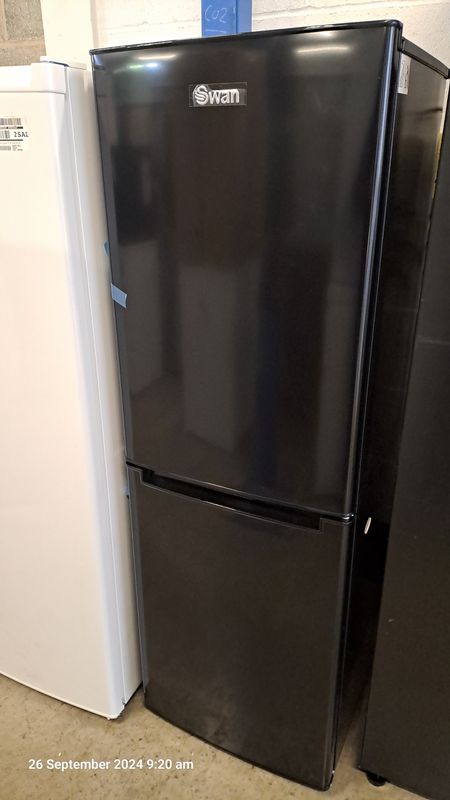 Swan SR15690 Fridge Freezer H144cm W47cm D48cm Black New Graded 50/50