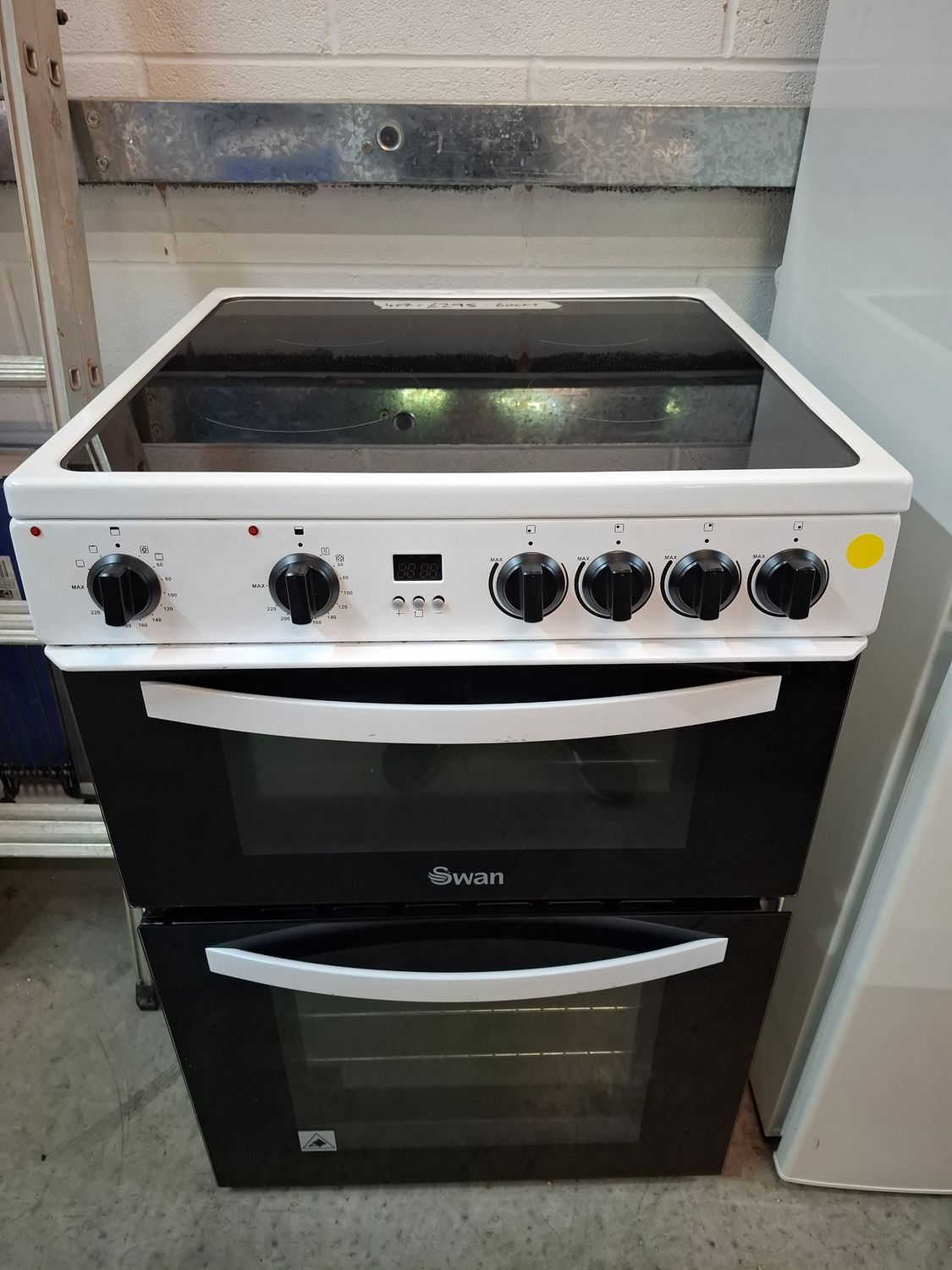 Swan SX16730W 60cm Electric Cooker Double Oven Ceramic Hob White Graded 
