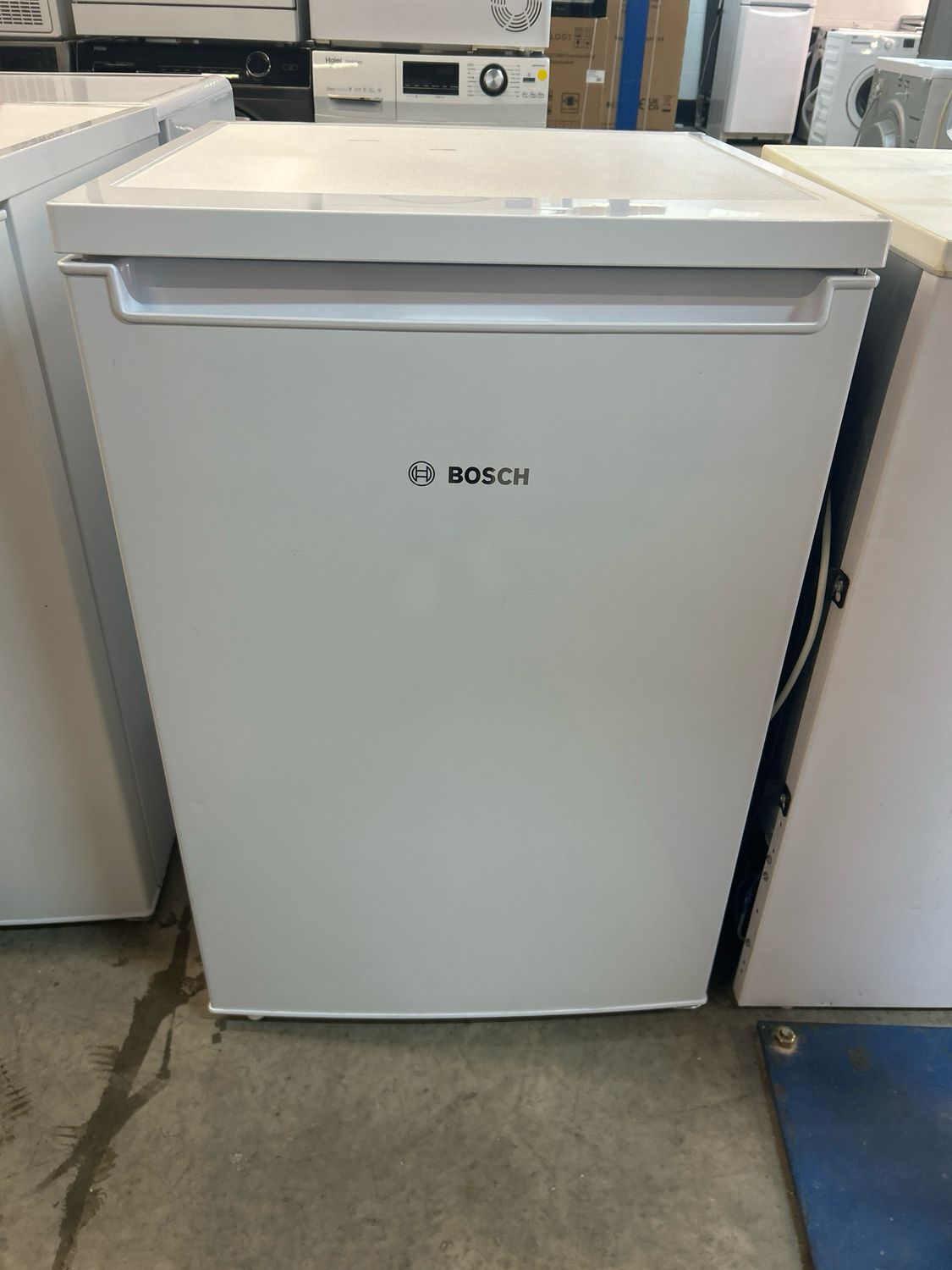Bosch Under Counter Larder Fridge H84cm W56cm White