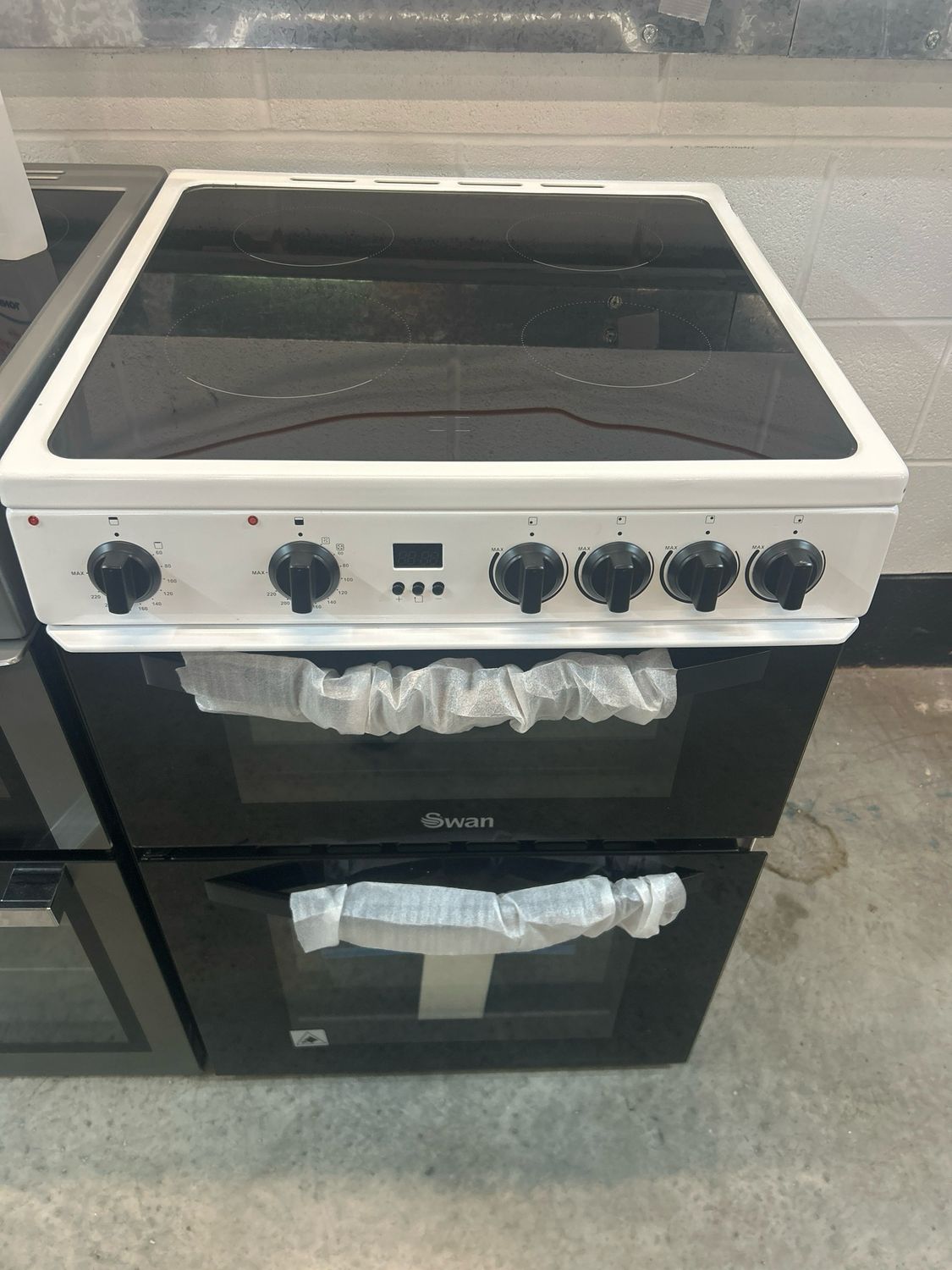 Swan SX16720W 60cm Electric Cooker Double Oven Ceramic Hob White 