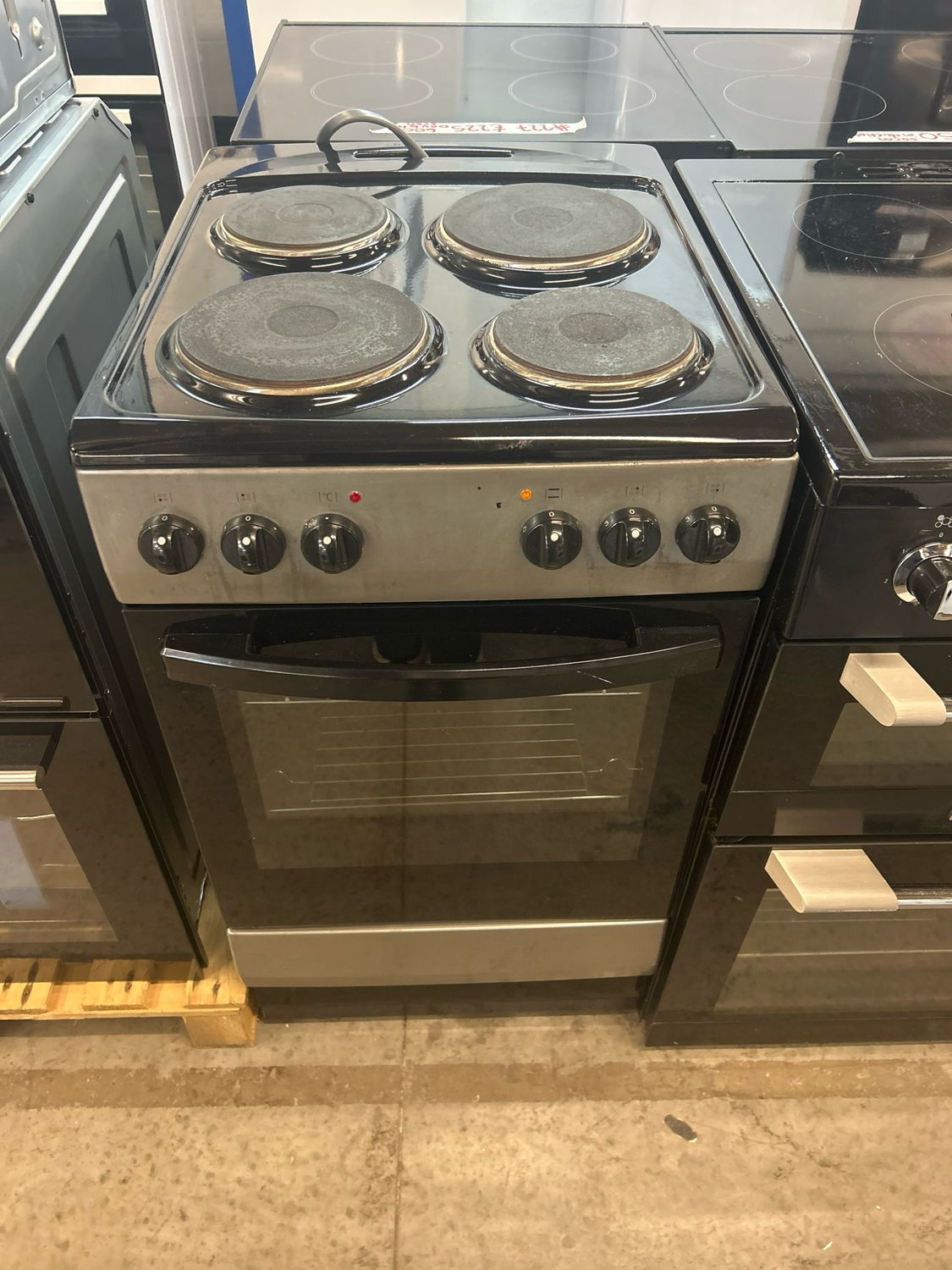 Essentials 50cm Electric Cooker Solid Hob Black/Grey - 3 Months Warranty