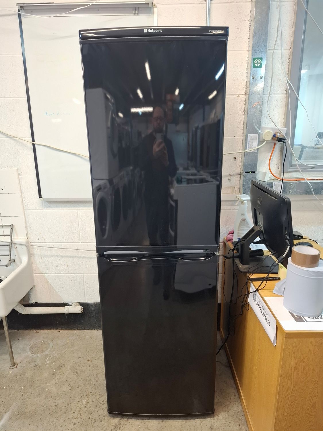 Hotpoint RFAA52 Fridge Freezer H174cm W55cm Black