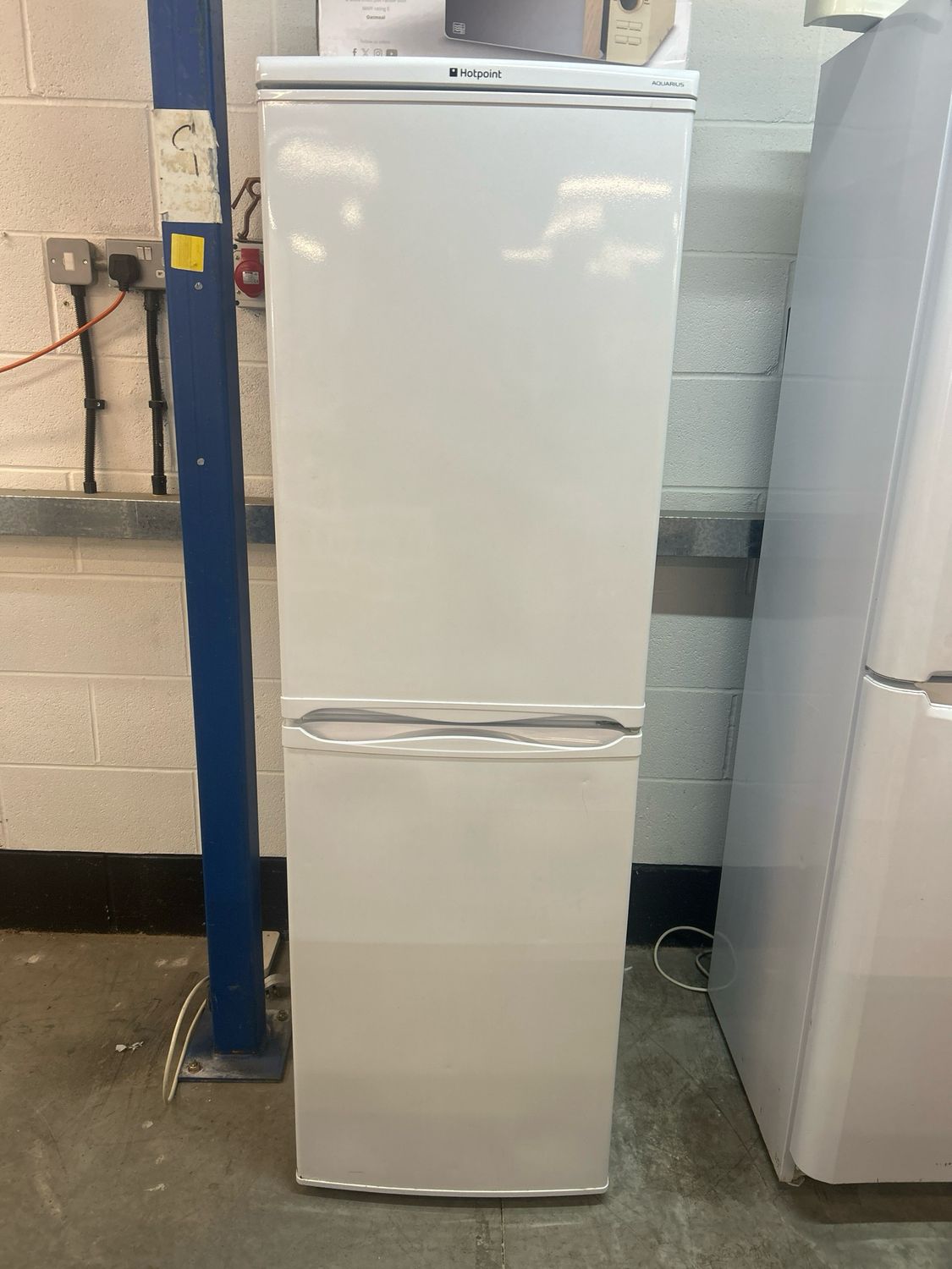 Hotpoint Fridge Freezer White H173cm W54cm D53cm