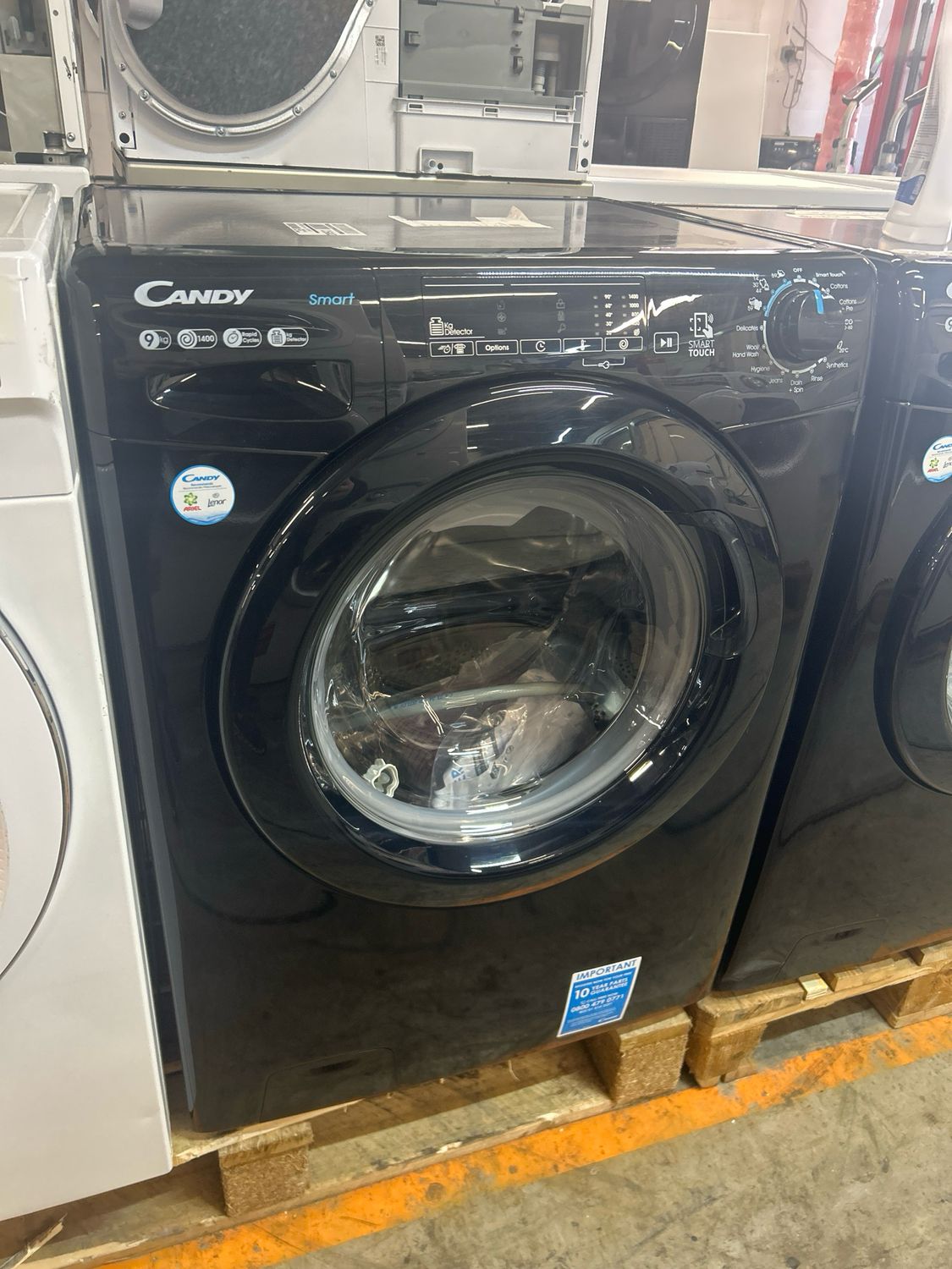 Candy CS149TWBB4-80 9kg 1400rpm Washing Machine Black - Dint On Front Shown On Photos