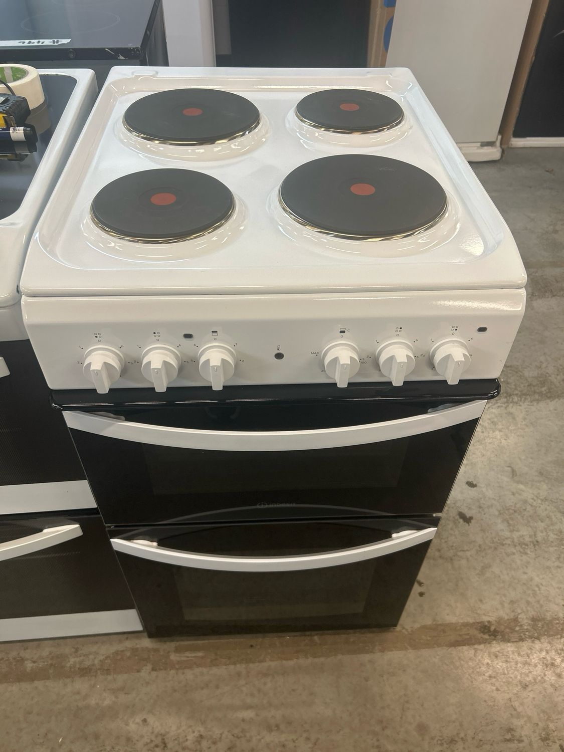 Indesit 50cm Electric Cooker Solid Hobs White