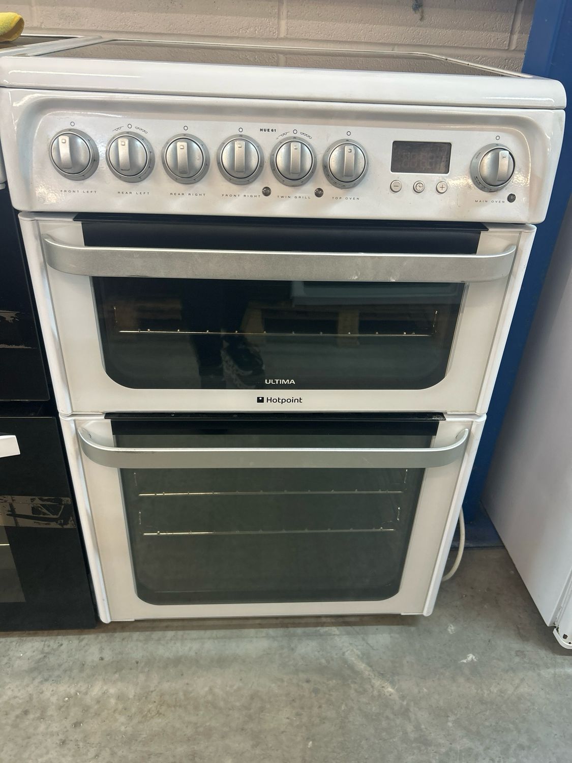 Hotpoint HUE610PS 60cm Electric cooker Double Oven White