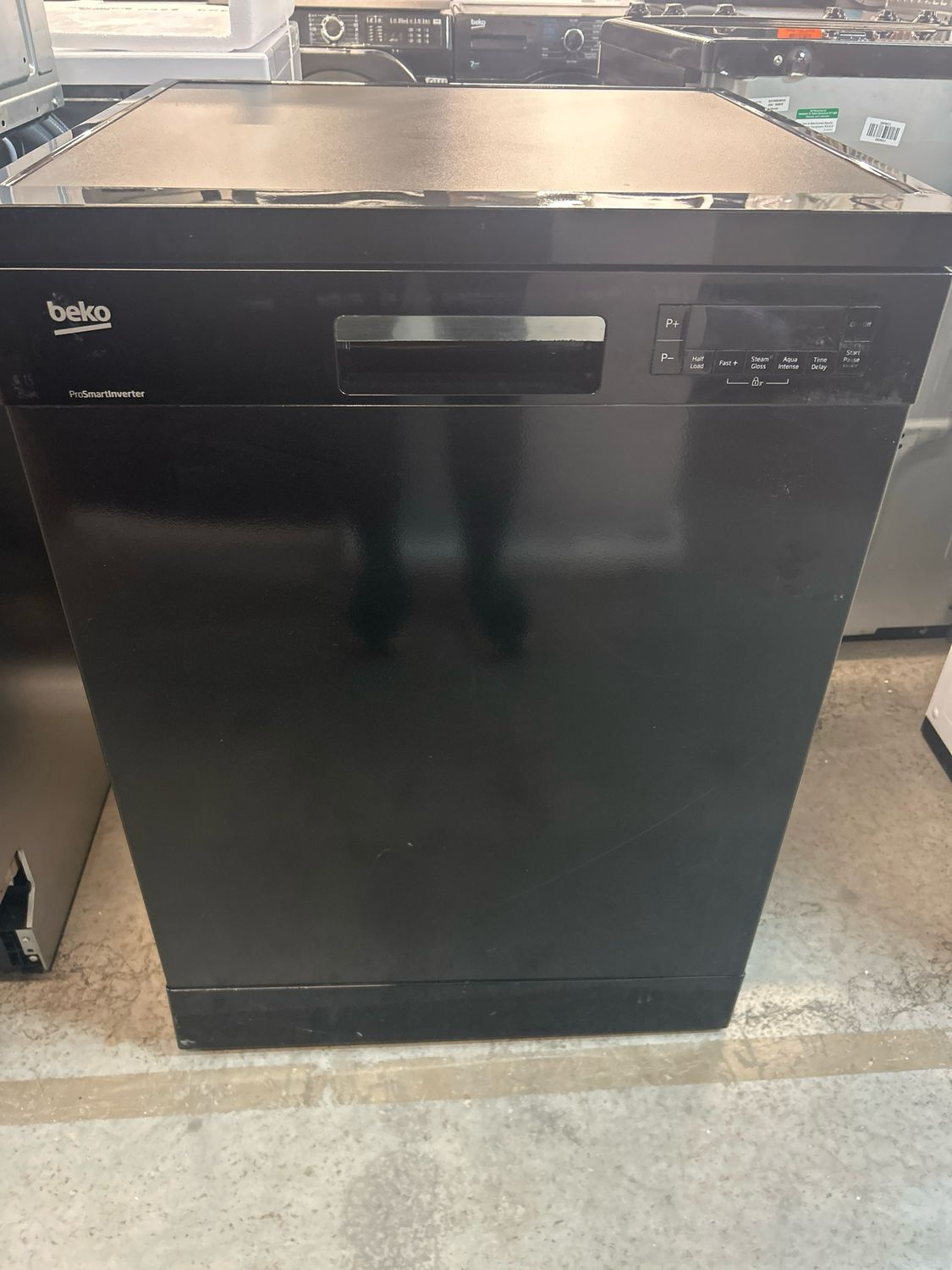 Beko DFN28R22B 60cm Freestanding Full Size Dishwasher Black