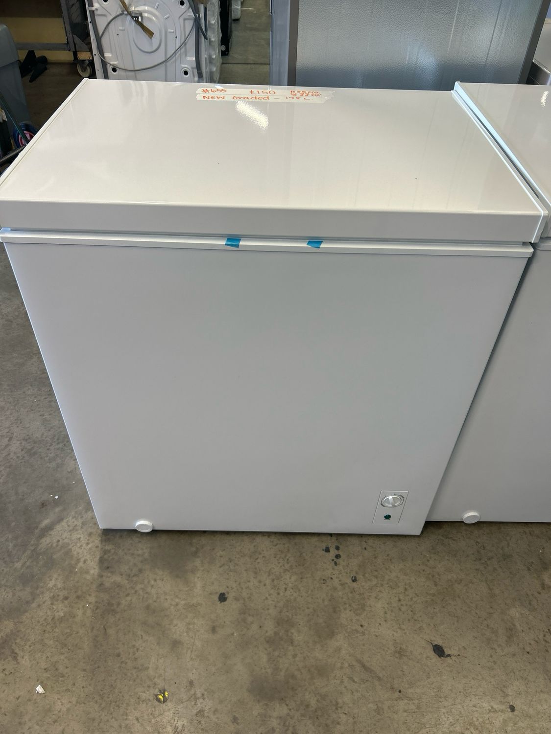 Swan Sr750140W 198L Chest Freezer White H85cm W77cm D55cm
