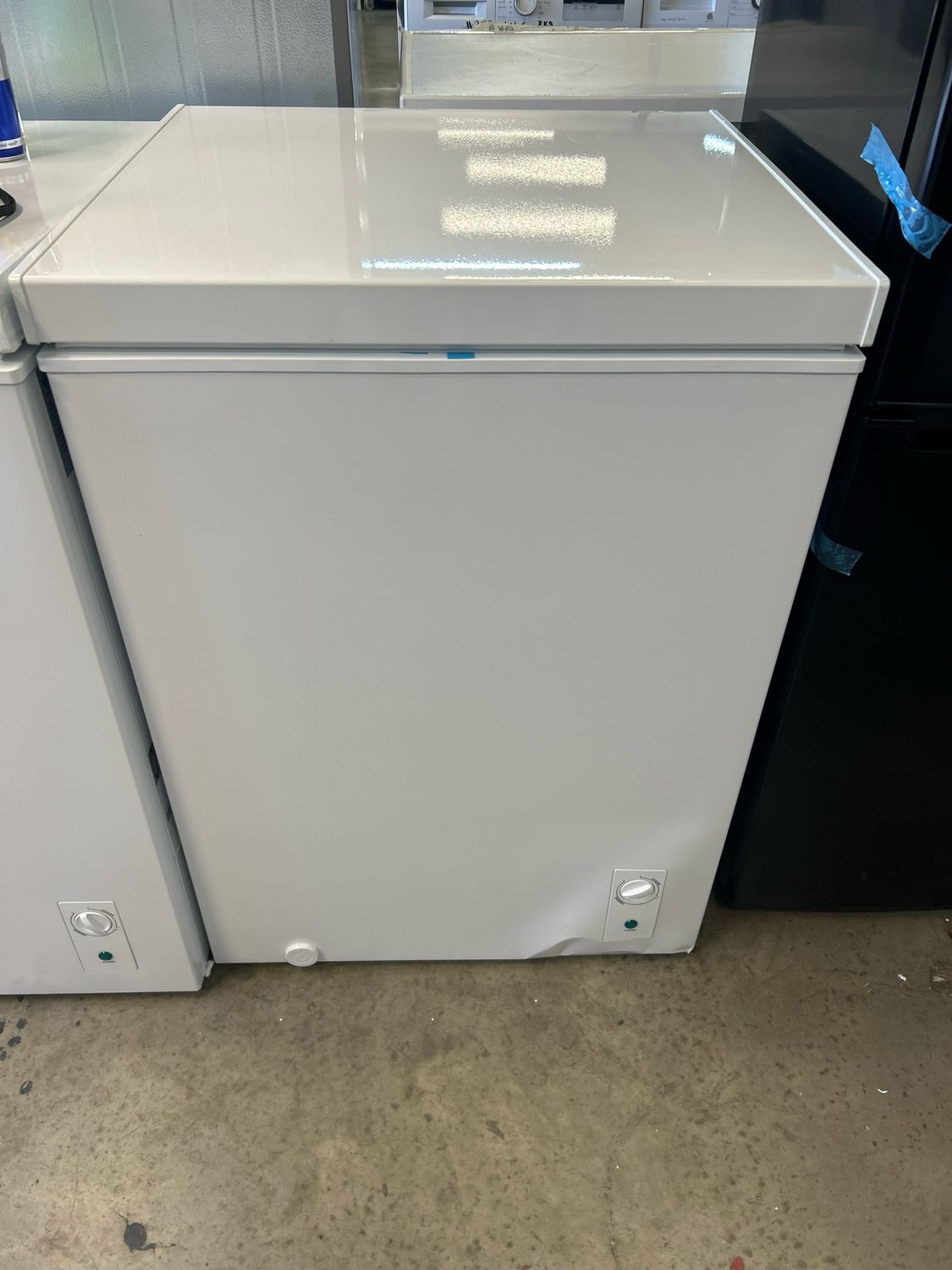 Swan Sr750130W 143L Chest Freezer White H85cm W60cm D56cm