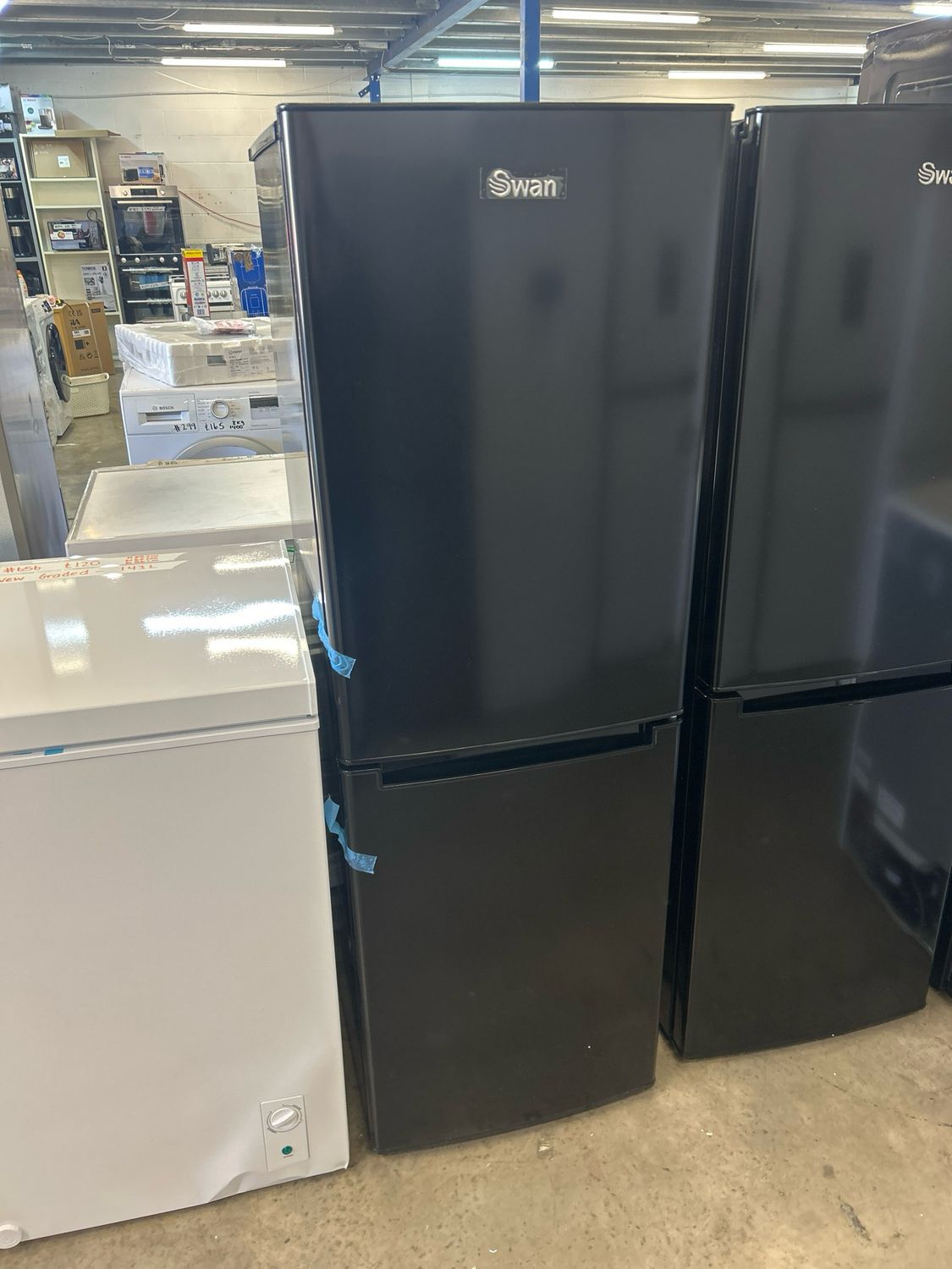 Swan SR15690 Fridge Freezer H144cm W47cm D48cm Black Brand New