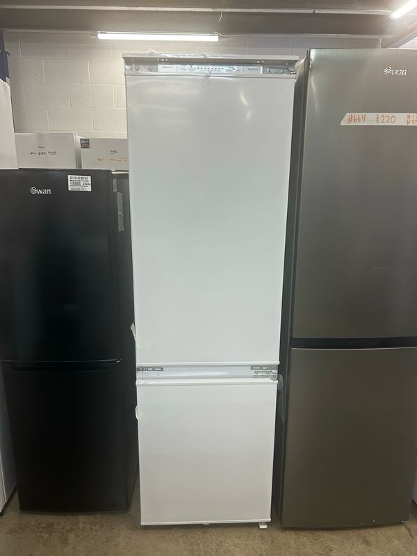 Hisense RIB312F4AWE 70/30 Integrated Frost Free Fridge Freezer with Sliding Door Fixing Kit - White H177cm W54cm D54cm