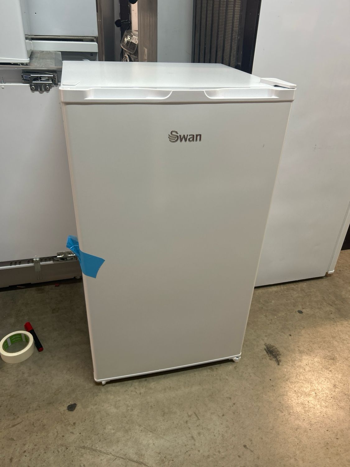 Swan SR156140W H84cm W47cm Larder Fridge Brand New White