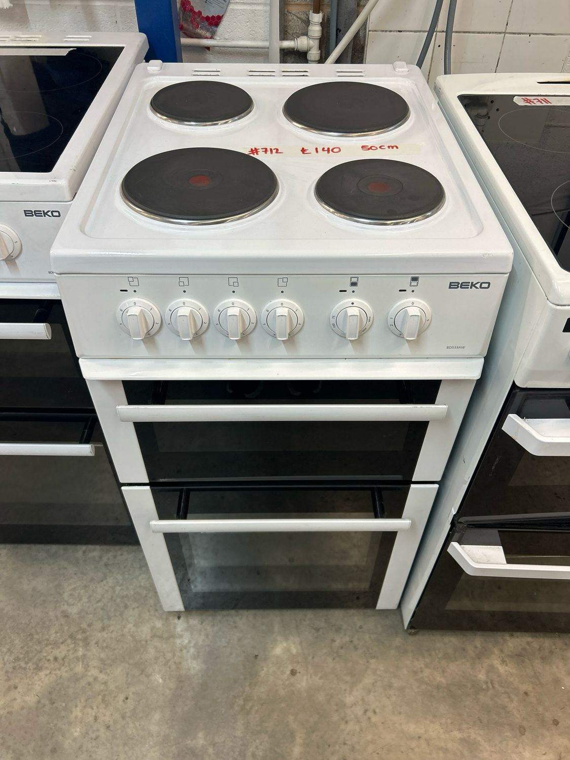 Beko BD533AW 50cm Electric Cooker Solid Hobs
