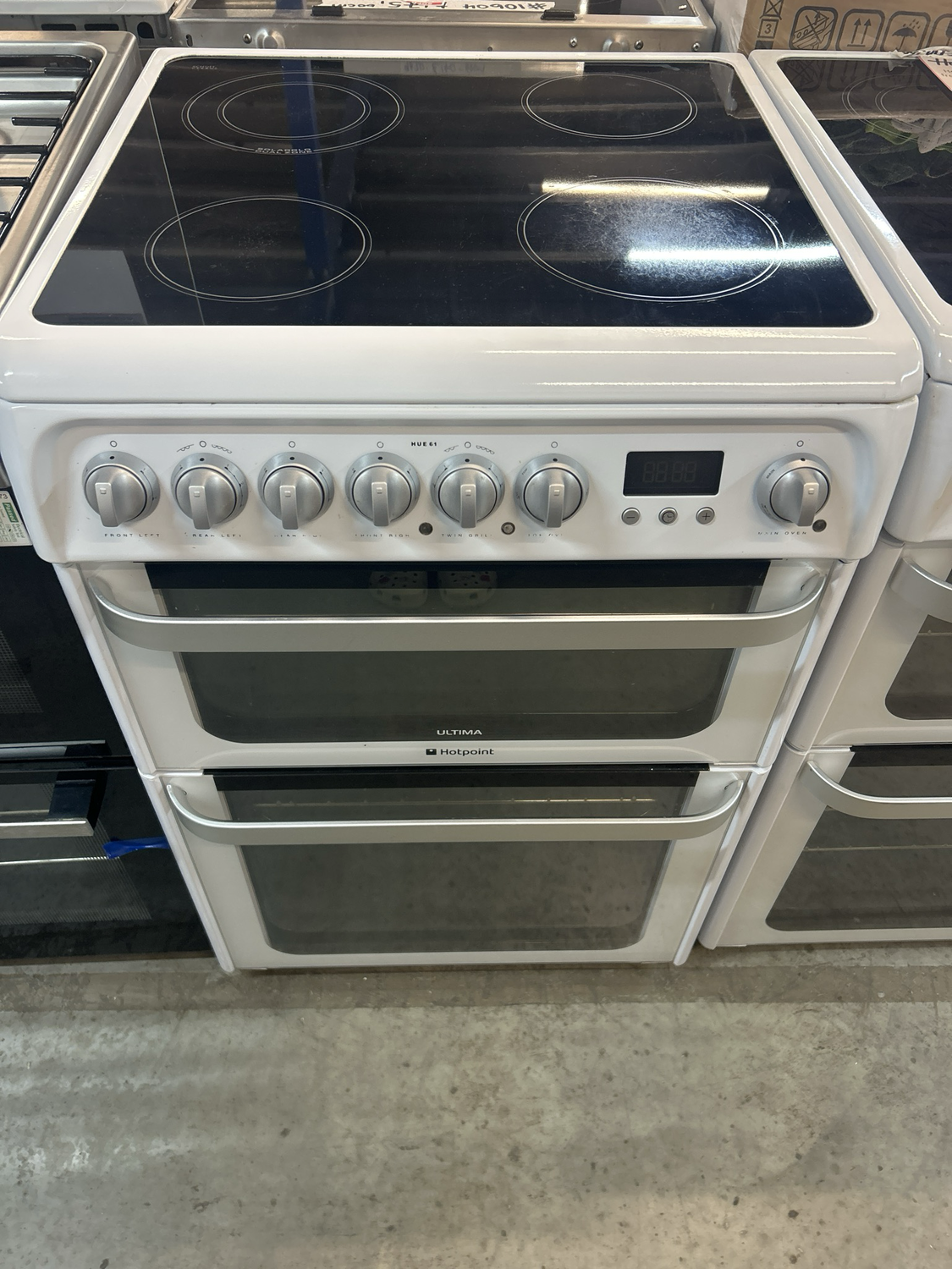 Hotpoint HUE61 60cm Electric cooker Double Oven White