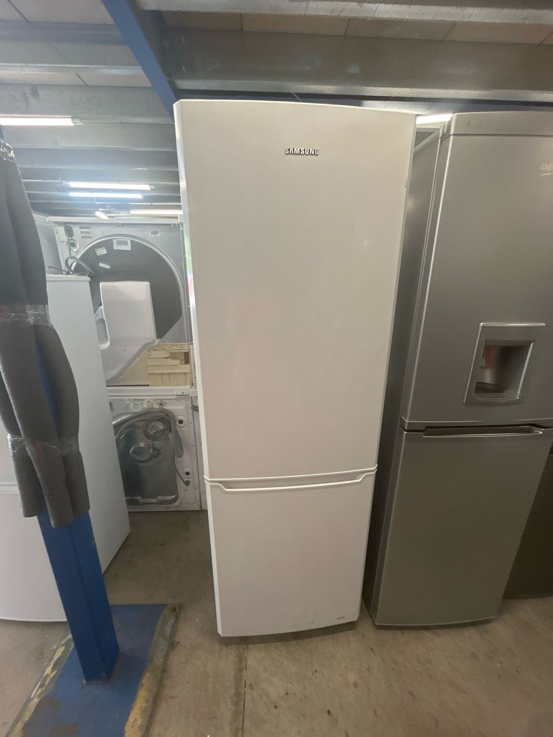 :Samsung RL38SBSW Fridge Freezer White W59cm H183cm D63cm