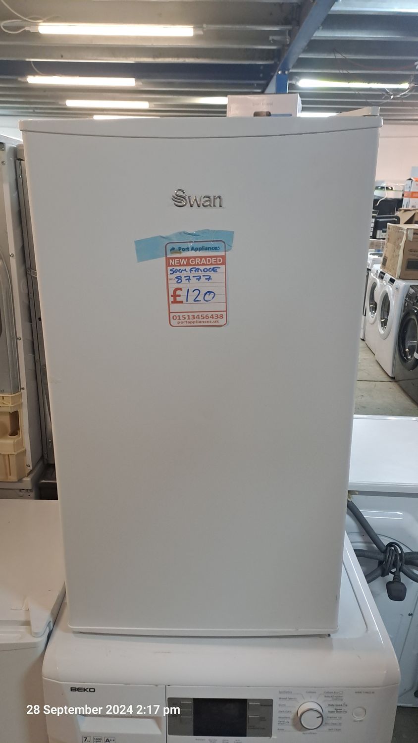 Swan SR750110W Undercounter Fridge with Ice Box H84 W48 D50 White New Graded