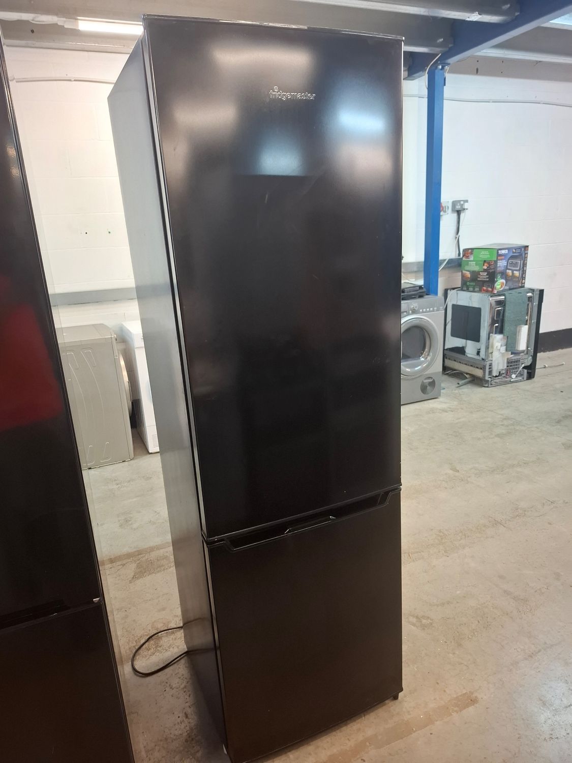 Fridgemaster MC5526 Fridge Freezer 180x55 Black Refurbished 