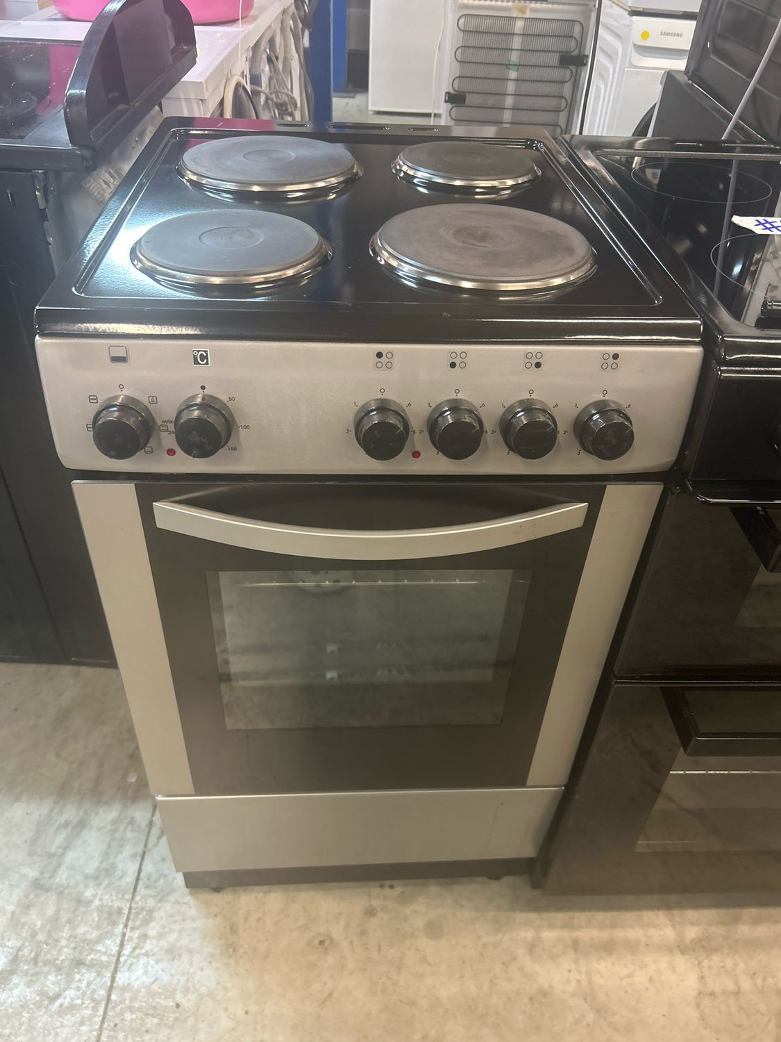 Indesit 50cm Electric Cooker Solid Hobs Grey/Black