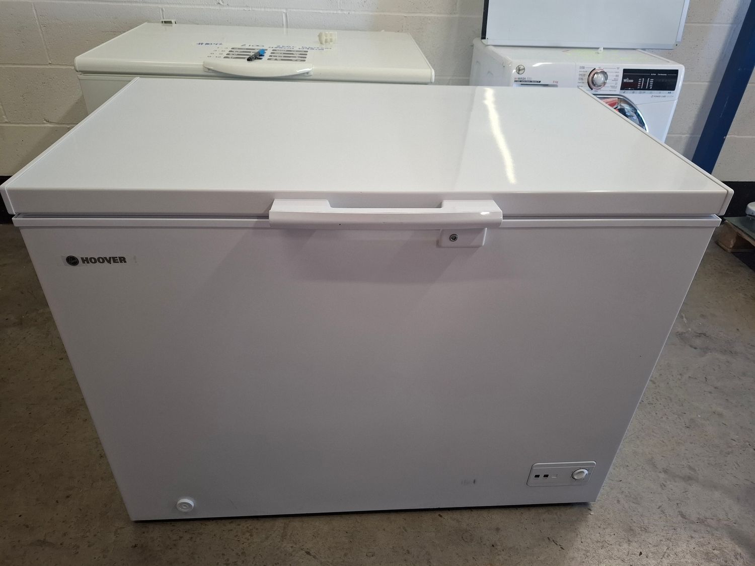 Hoover CFH307AWK Chest Freezer White 300L H85cm W112cm D70cm