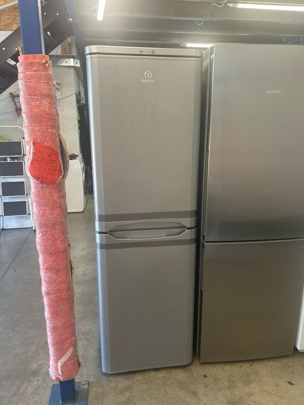 Indesit CAA55S Fridge Freezer H174cm W55cm Silver