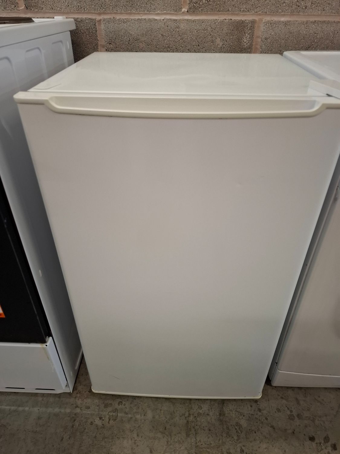Essentials 48cm Under counter Freezer White