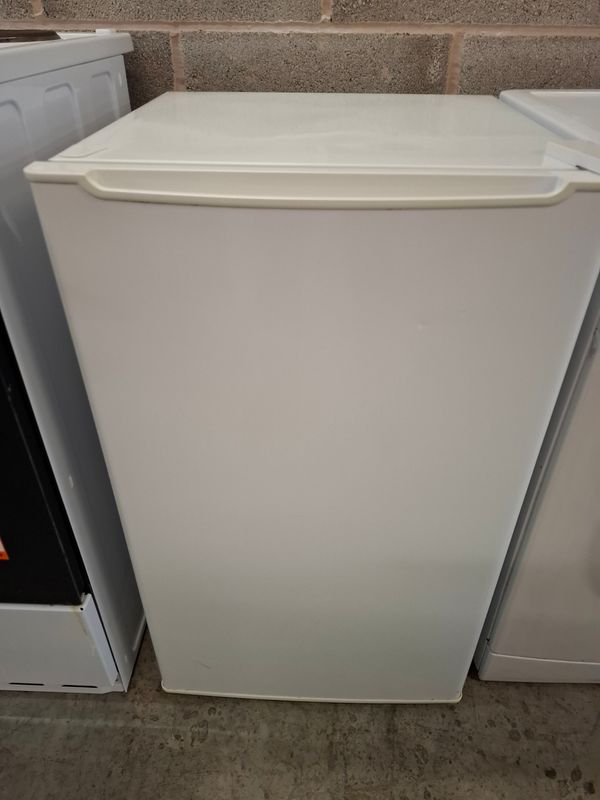 Essentials 48cm Under counter Freezer White