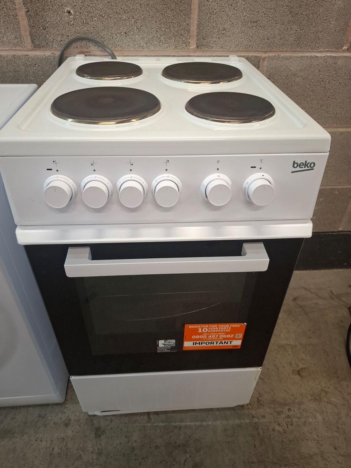 Beko KS530W 50cm Electric Cooker Solid Hobs