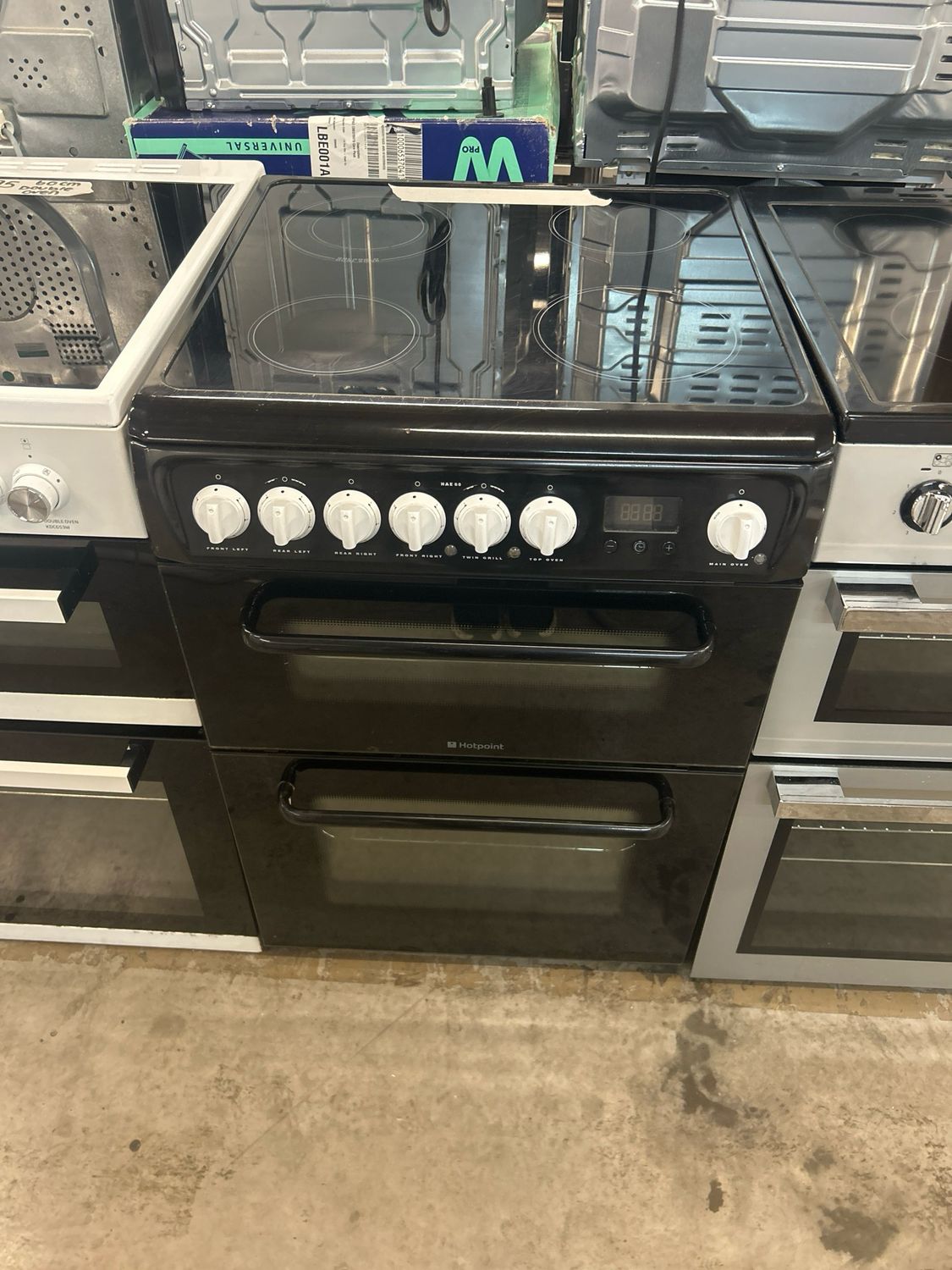 Hotpoint HAE60 60cm Electric Cooker with Ceramic Hob Black
