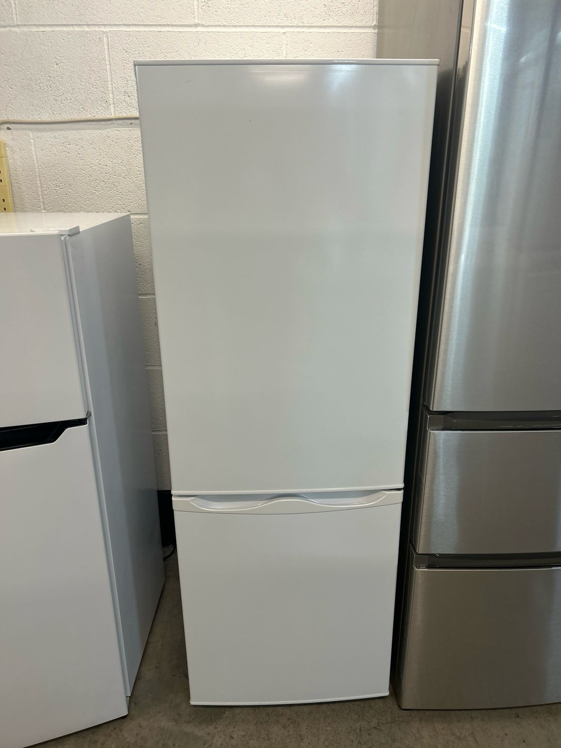 Essentials C50BW16 Fridge Freezer White H143cm W50cm
