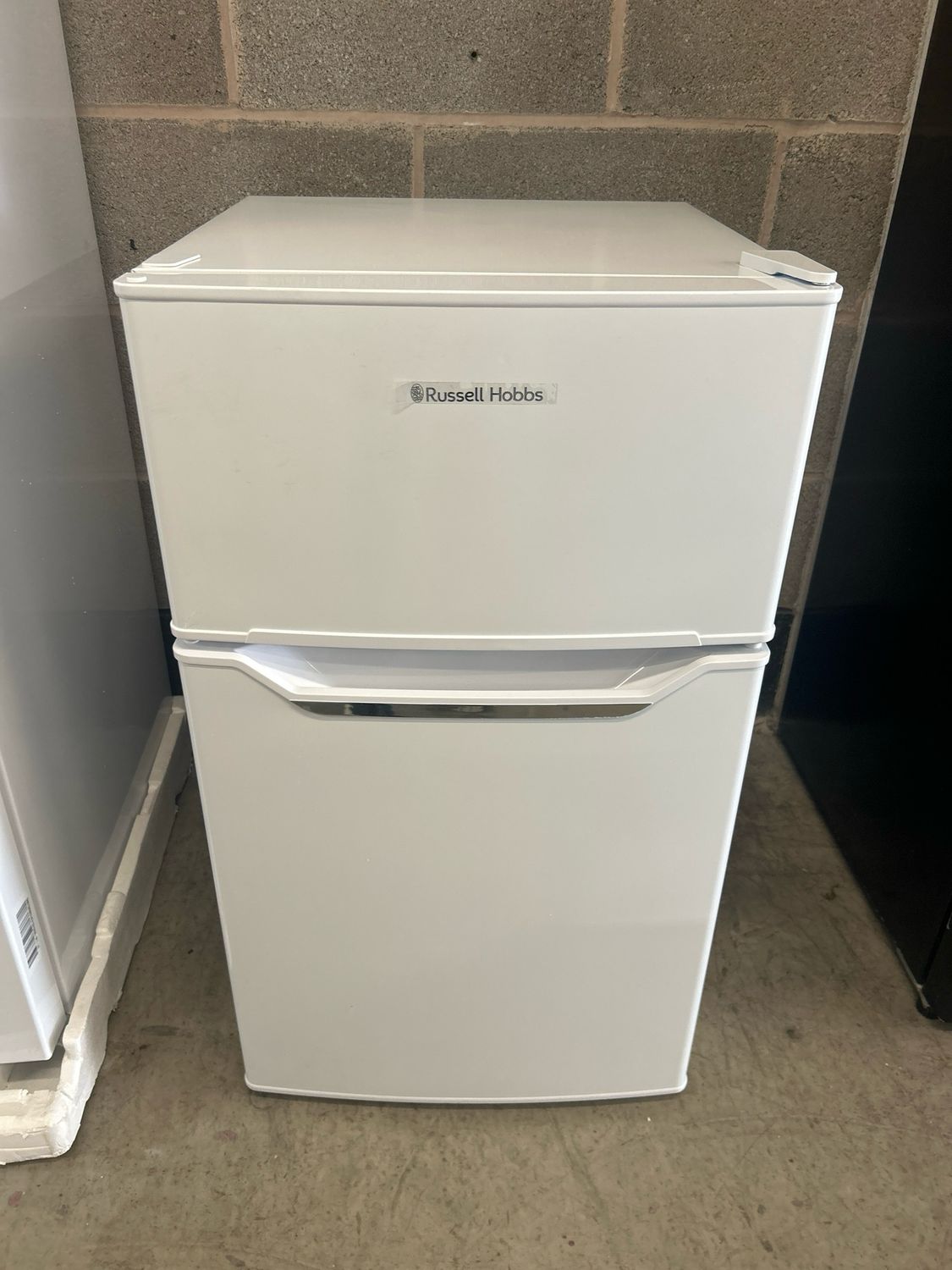 Russell Hobbs RH85UCFF482E1W Fridge Freezer White H84cm W47cm D50cm