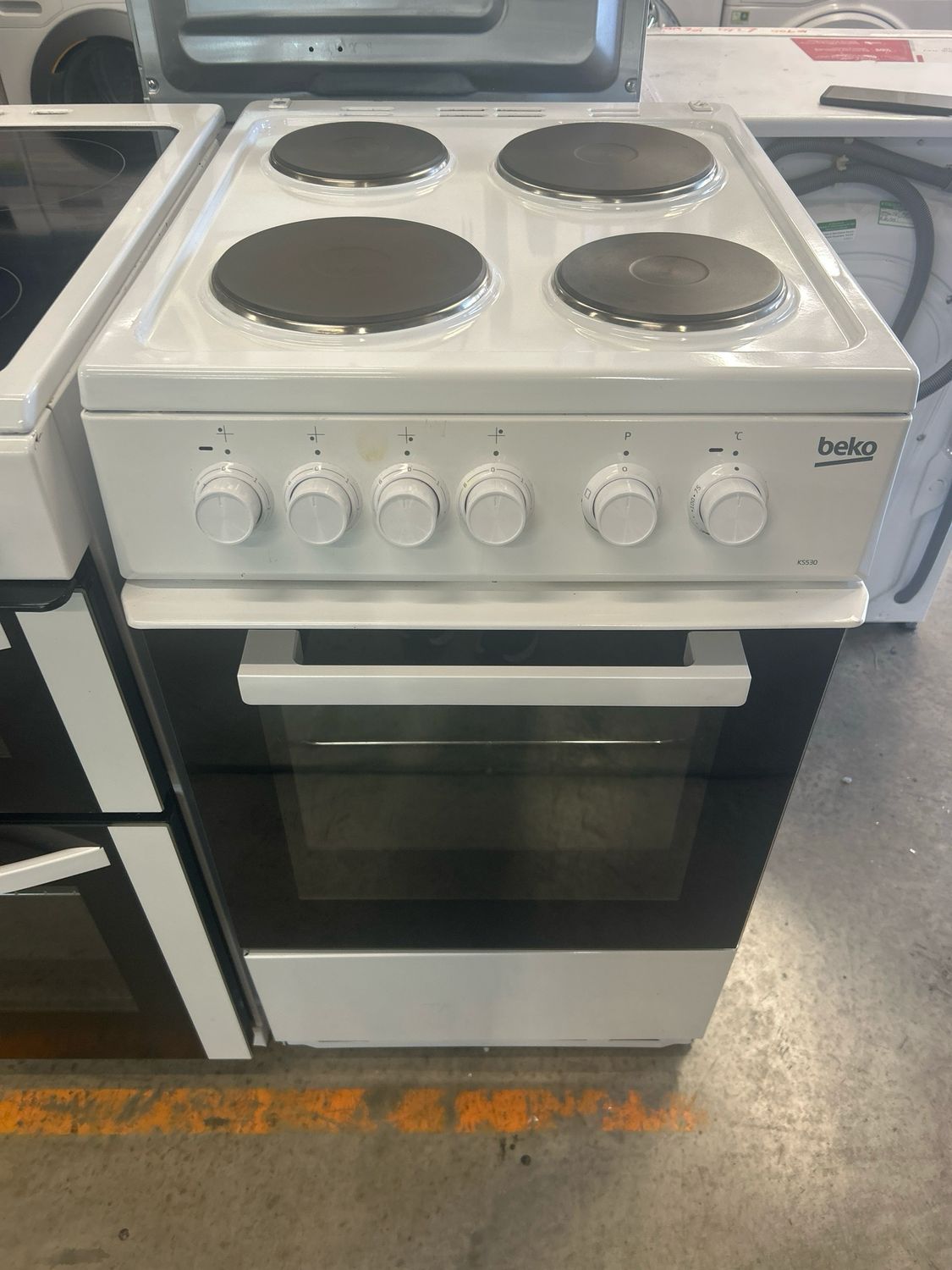 Beko KS530W 50cm Electric Cooker Solid Hobs