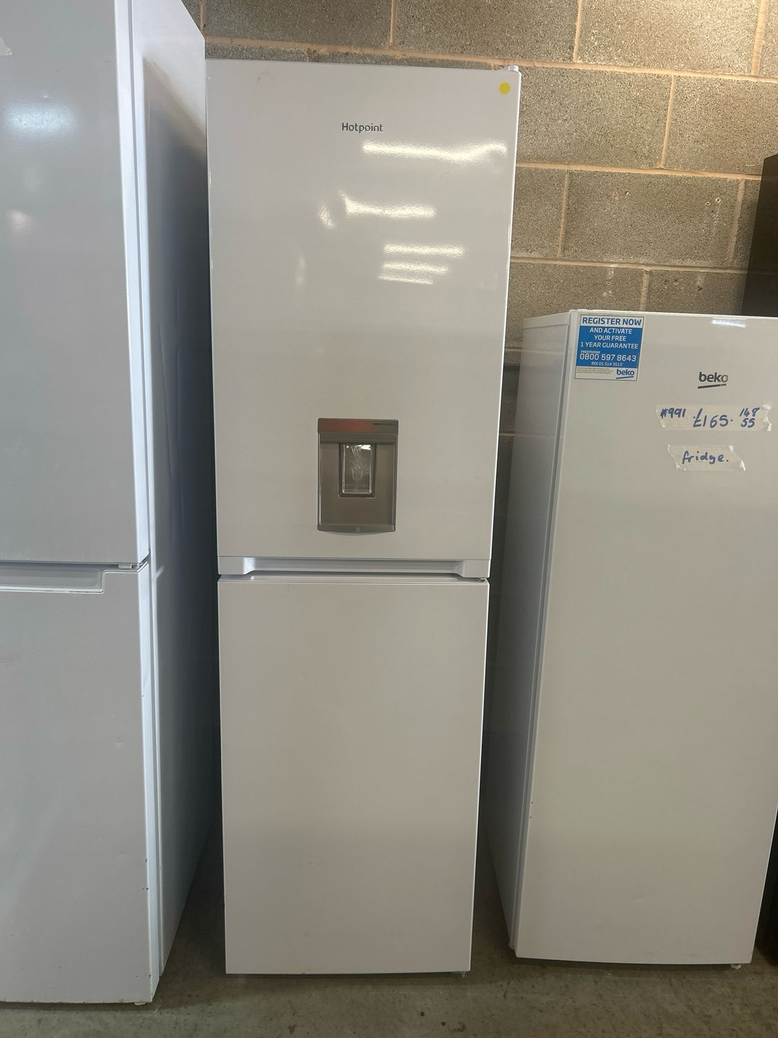 Hotpoint Fridge Freezer H184cm W55cm White
