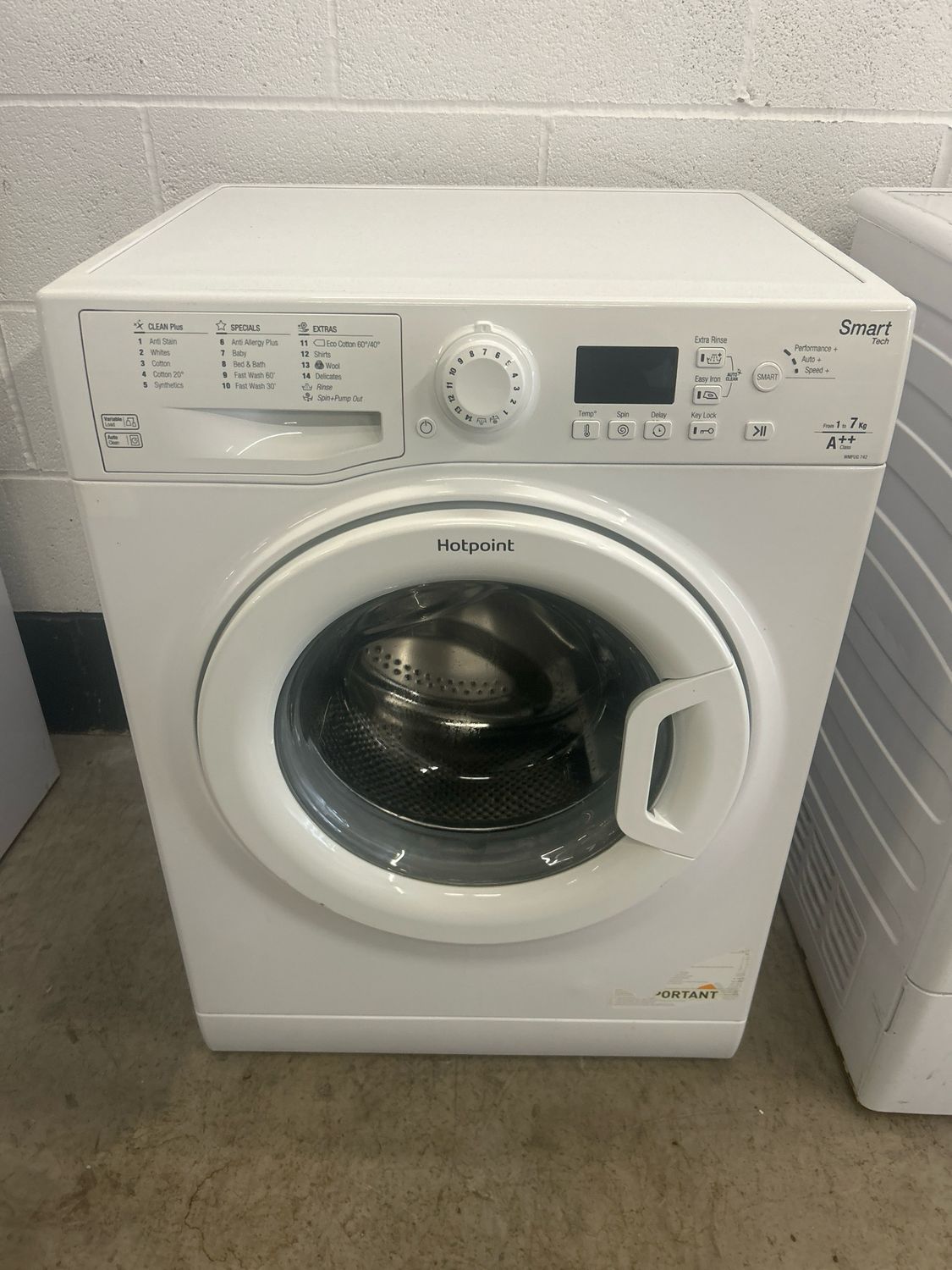 Hotpoint WMFUG742P 7kg 1400rpm Washing Machine White