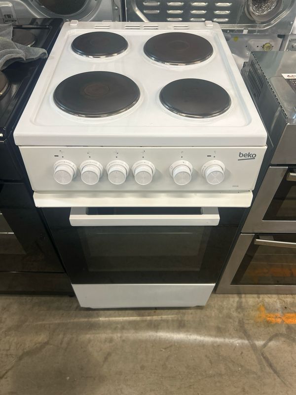 Beko KS530W 50cm Electric Cooker Solid Hobs