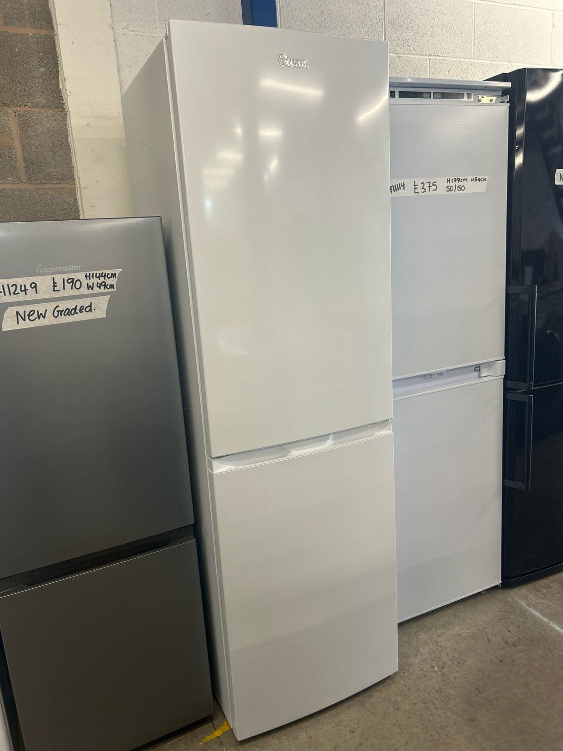 Swan SR156120 Fridge Freezer H182cm W55cm D55cm White New Graded
